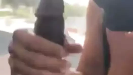 Maskeli sürtük büyük zenci yarağı gırtlağına kadar alıyor