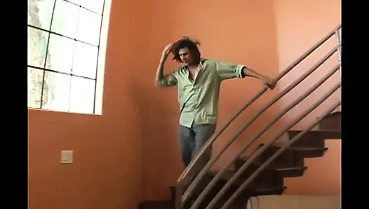 Genç azgın sürtük patronuyla sert yarakla seks yapıyor