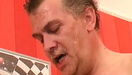 Almanya'dan genç kızın yüzüne büyük miktarda sıcak döl boşalıyor