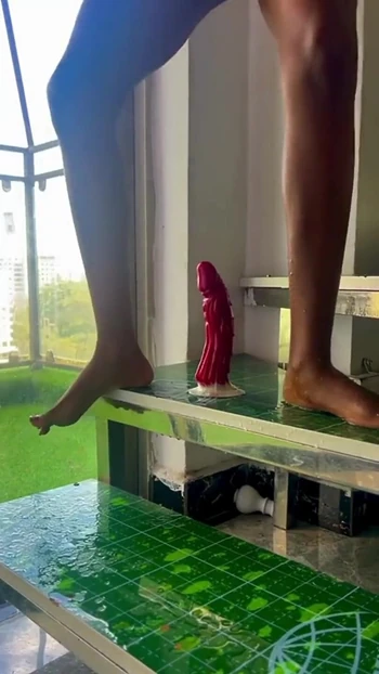 Многократный оргазм на лестничном футляре