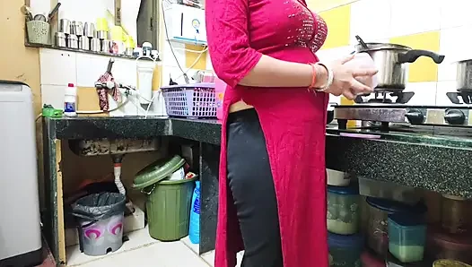 Bhabhi Ko Khana Banane Nhi Diya Devar Ji Ne Kichen Mai Hi Choda