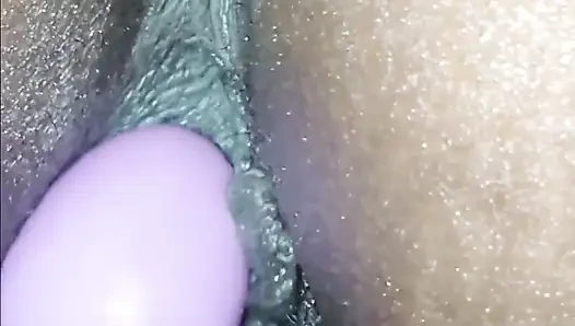 Kahverengi şekerle oynuyor!!