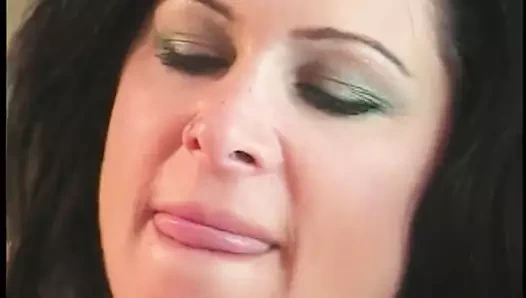 Dinç milf ile harika ıslak kedi gets yaladı ve becerdin üzerinde kanepe