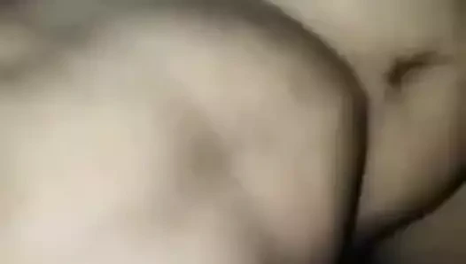 Desi yenge gösterme göğüsler ve kedi