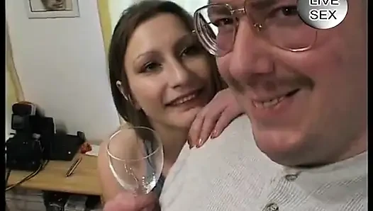Seksi esmer harika sakso ile sikicisine zevk veriyor