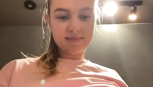 Masturbating in the gym with jucielussie