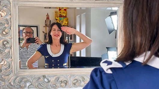 Lara lateks sürtük hostesiniz