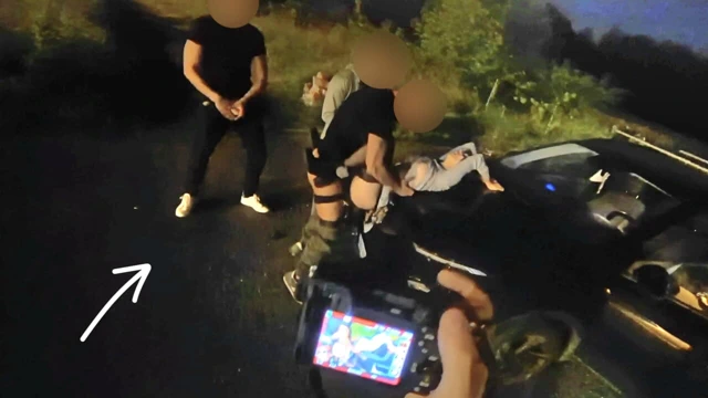 Gerçek amatör, parkta üç. İlk araba seksi deneyimim grup sekse dönüşüyor