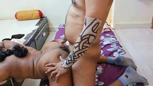 Tamil hizmetçi seksi desi çift domalarak sikişiyor