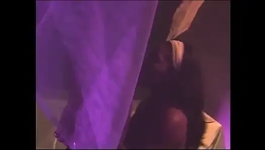 Siyah cadı büyük siyah yarağı cezp ediyor
