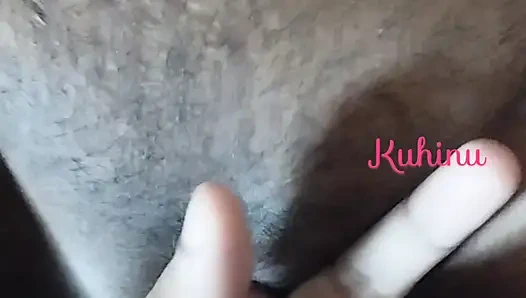 Köylü kadınlar Vegaina parmaklıyor