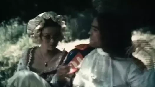 Lezbiyen seks içinde the havuz o yapmak her diğer kedi gets ıslak