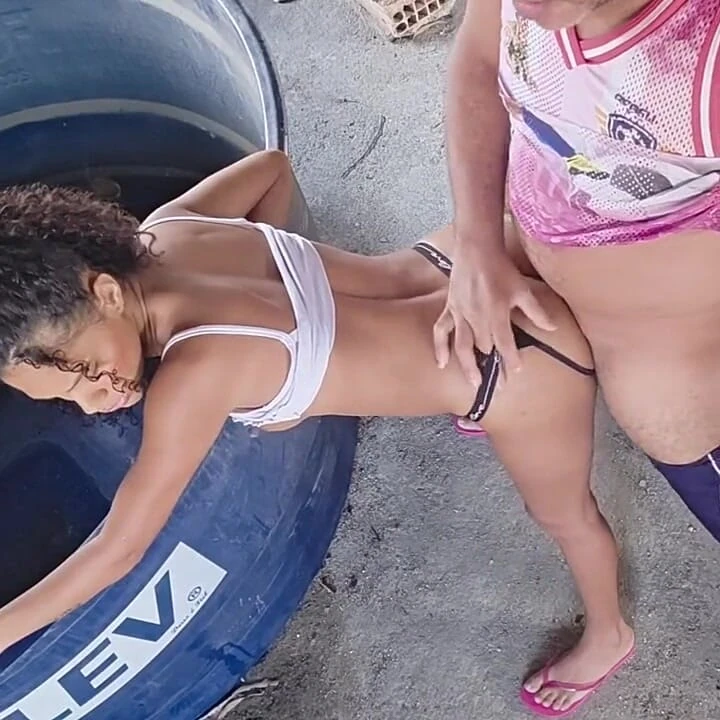 Üvey kız kardeşimi terasta 100 anal alırken