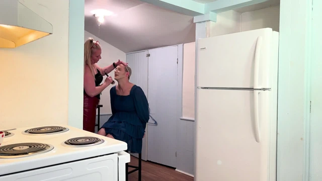 Kızlar için kadın kılıklı dönüşüm gece dışarı