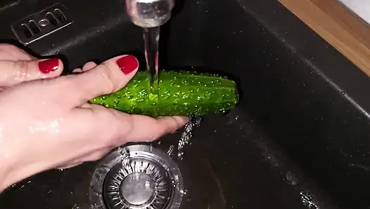 Kıllı amcığıma salatalık koydum