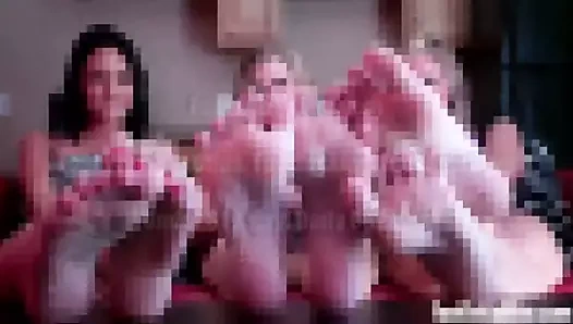 Ayaklarımla sikini sertleştirmene yardım etmek istiyorum