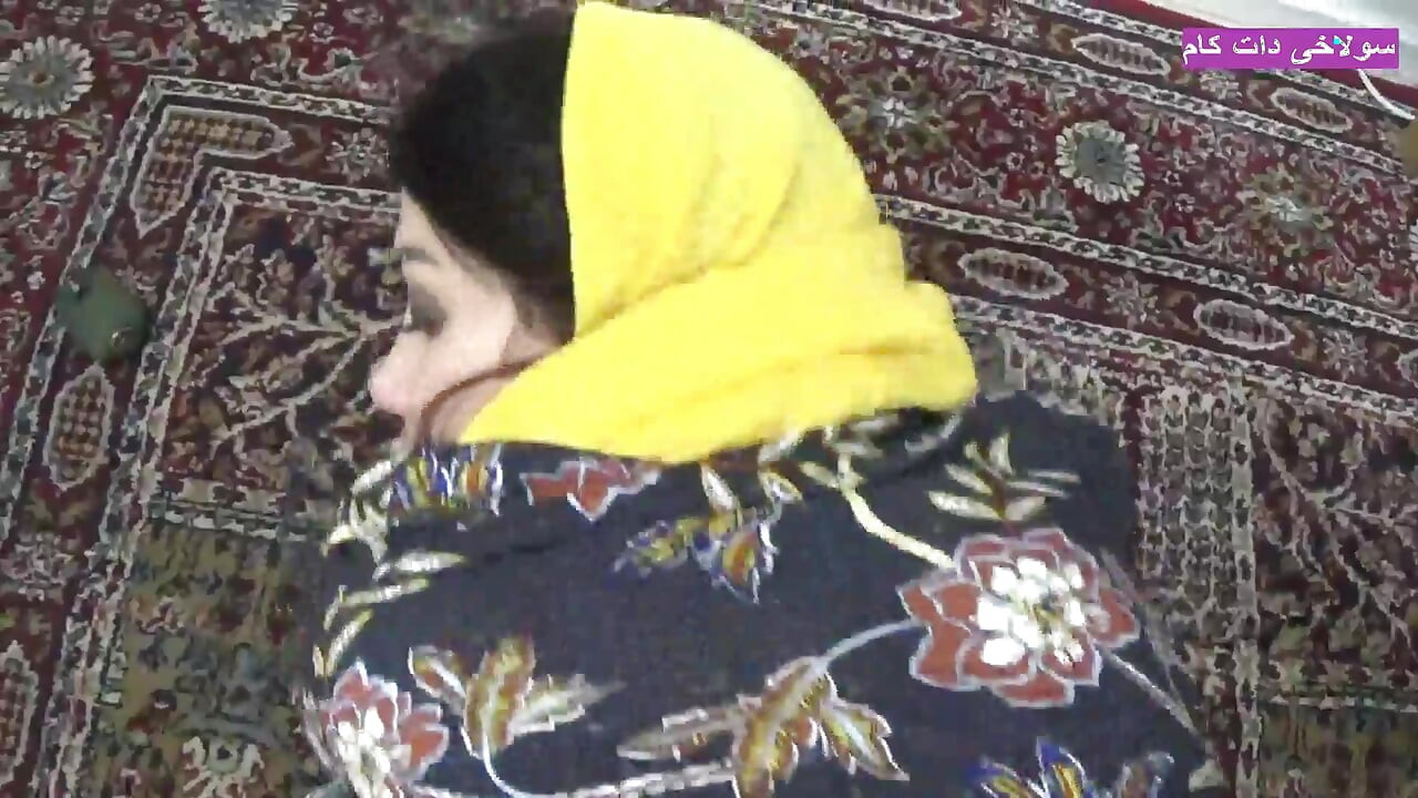 İranlı azgın orta yaşlı seksi kadın nahid üvey oğlu tarafından sikiliyor