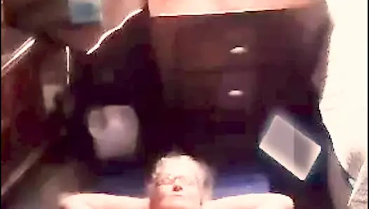 Ateşli iri güzel kadın her gün sabah çıplak yoga yapıyor!