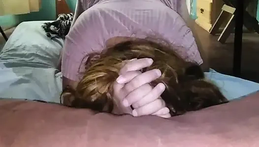 Pembe elbiseli kız arkadaşımla cep telefonumla kayıt yapıyor