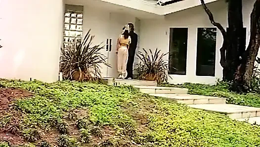 Jessica Rizzo yarak seven kadınlarla iki sahne sunuyor