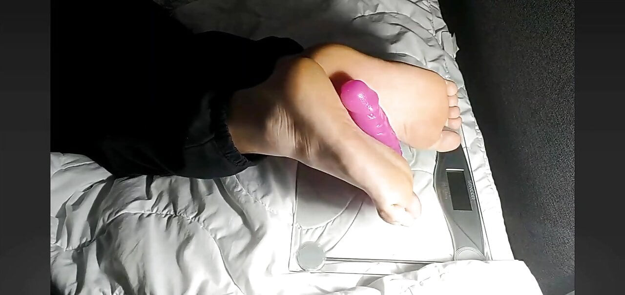Çıplak ayak footjob yapay penis