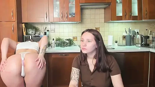 Ah evet, ne sapık kızlar... kesinlikle onlarla çok eğleneceğiz