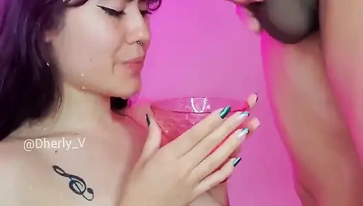 Susadığımda arkadaşım çişiyle beni sulıyor