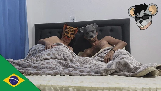 Yatakta seks, sikimi yalıyorum, amcığım, ateşli götümü sikiyorum