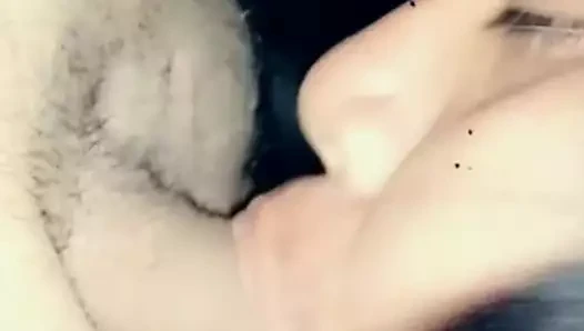 Yaşlı adam mouuth'umu sikiyor