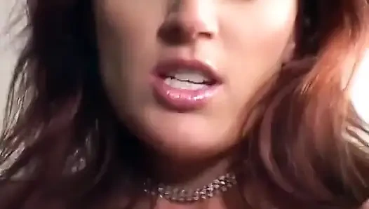 Süper ateşli kızıl saçlı Monica Mayhem