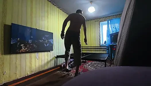 Kamera arkası, kesilmemiş. Yeni bir seks yatağı inşa ediyoruz