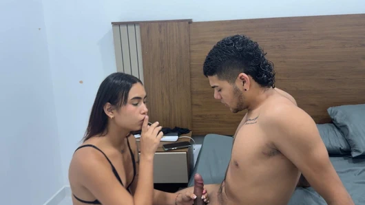 Gel üvey erkek kardeş sana gerçek bir kadınla nasıl sikişmeyi öğretiyorum.