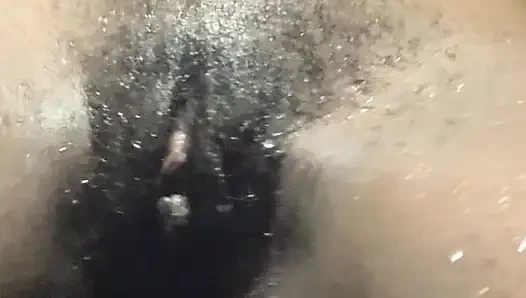Browngurl234'un banyosu şehvetli vibes andtwerk energy'i parlıyor