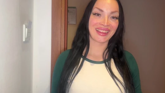 Komşunun Anahtarlarını Kaybetmesi Sikişmek Için Bir Bahaneydi. Seksi Komşu Amında Yarak Istiyor