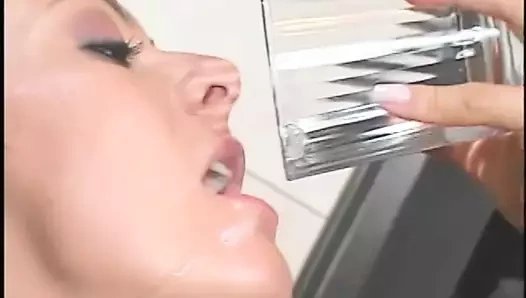 Sıcak esmer dildos kendini süre Başlarken becerdin