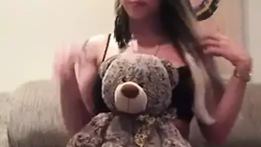 Oyuncak ayı ile sarışının sürprizleri var