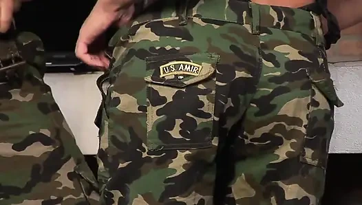 Shemale Danielly Bionda askerde