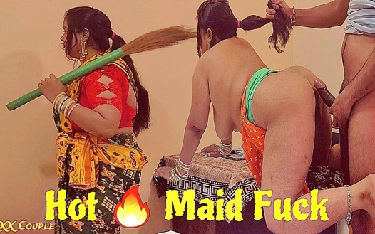 Ateşli hizmetçi sahibiyle zevkli xxx sikişiyor.