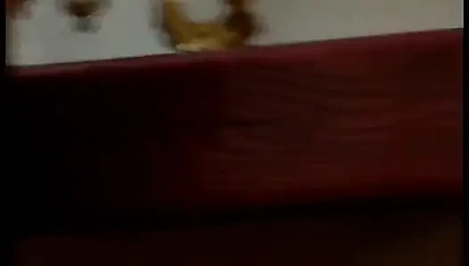 Egzotik yatak odasında vahşi üçlü seks