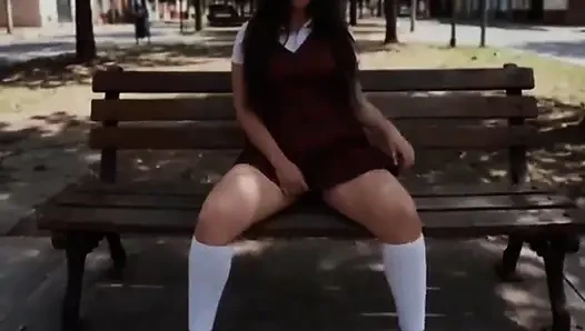 Üniversiteli kız komşum bir porno videosu kaydetmemizi istiyor!