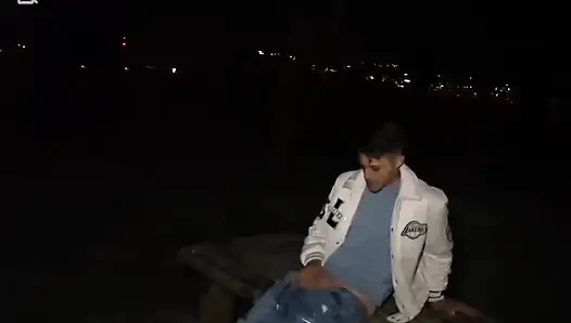 Galisyalı Kadın Beni Bakış Noktasında Mastürbasyon Yaparken Yakaladı ve Büyük Olduğum Şeyle Zayıf Oldum