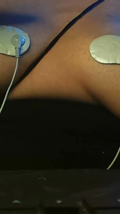 BÜYÜK ŞIŞMAN FEMBOY GÖĞÜSLERI ELEKTRO IŞKENCEYLE SALLANıYOR | Klip 1