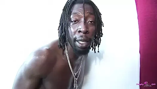 Kimse bu azgın zenci çift gibi kamera önünde sikişmeyi sevmiyor