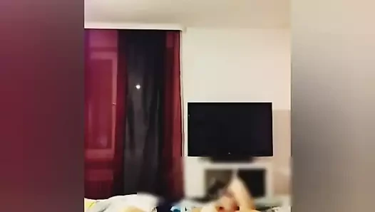 Sexy Frau macht es sich selbst mega Orgasmus