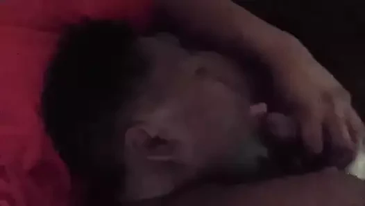 Orta yaşlı seksi kadın yüzüne boşalana kadar yalıyor