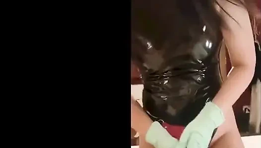 Kadife esaret saltanatı: tombul bir sahibe m-play oyuncağını son bir oral sürüme götürüyor - bonus sahne