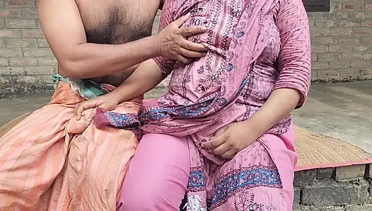 Açık havada karı koca romantik seks videosu