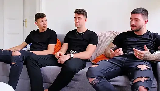 Vahşi grup seks! Tru Kait iki yarağı amına almaya cesaret ediyor!