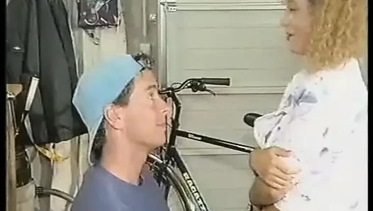 Üvey kardeşimi elbisesini çıkarmaya ve aletimi içeri sokmaya ikna et