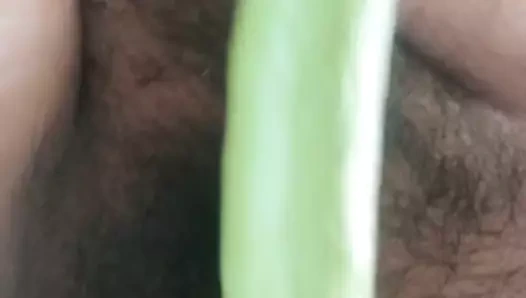 Çaresiz Hint karısı salatalık ile onu kedi delme